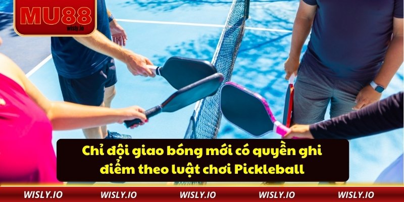 Luật Chơi Pickleball Chi Tiết Và Chiến Lược Bắt Kèo Tại MU88 Chỉ đội giao bóng mới có quyền ghi điểm theo luật chơi Pickleball
